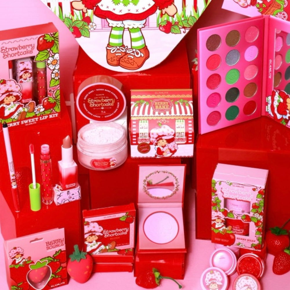 Strawberry Shortcake Glamlite Makeup Full Collection Complete Set-PR box  NEW